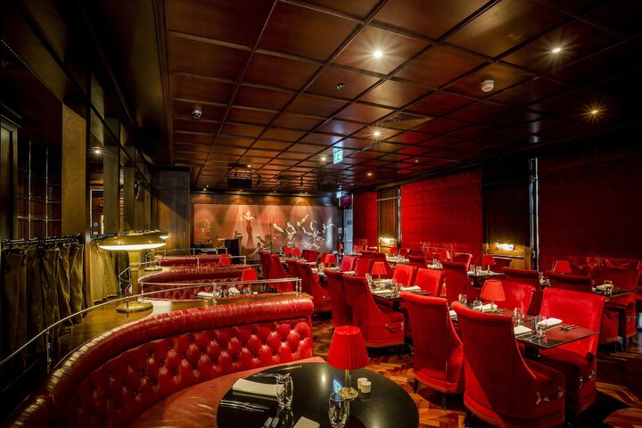 Lounge 45 of 61