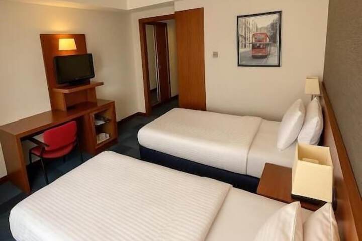 Room 15 of 34