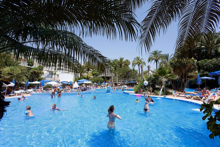 Hotel with Pool