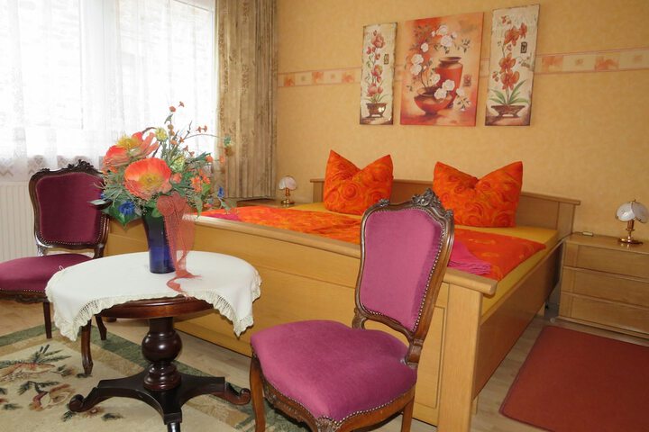 Room 13 of 30