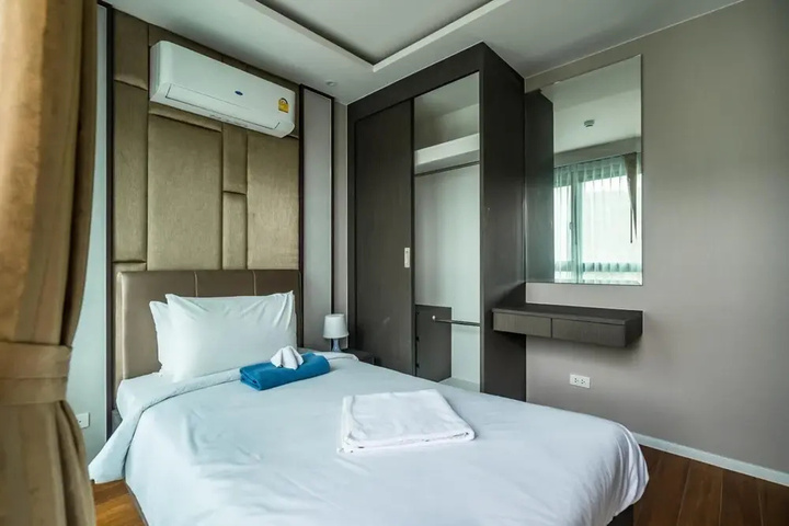 Room 4 of 20