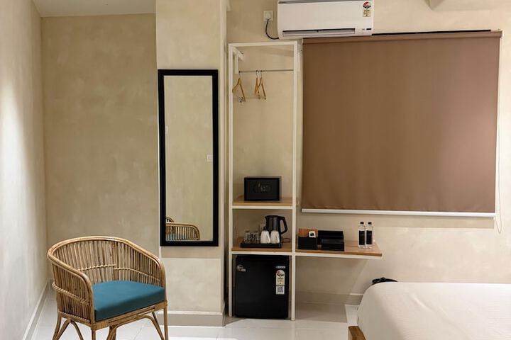 Room 16 of 29