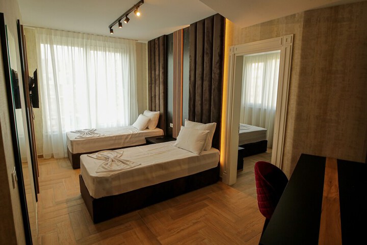 Room 7 of 11