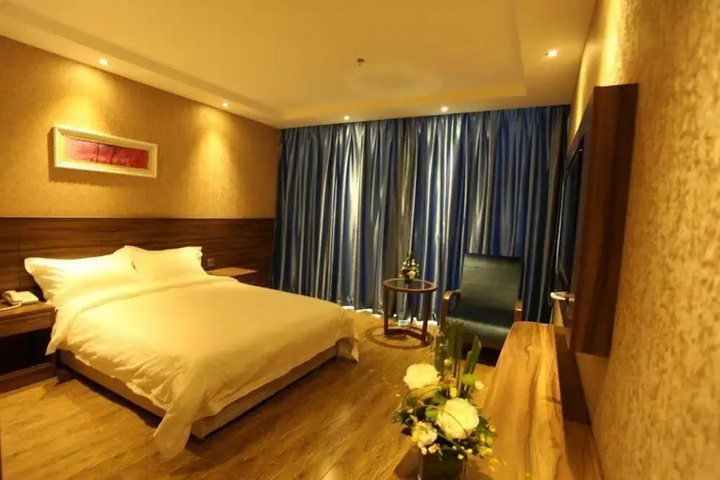 Room 6 of 19