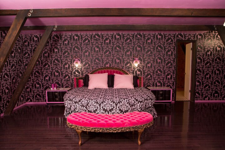 Room 8 of 77