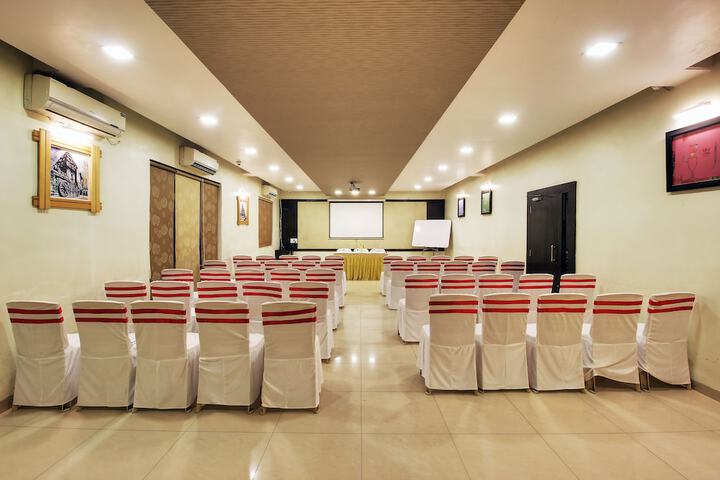 Business Center 27 of 34