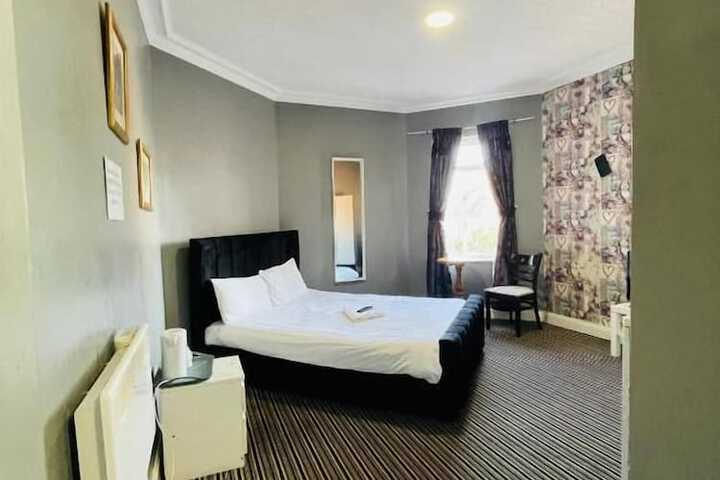 Room 5 of 49