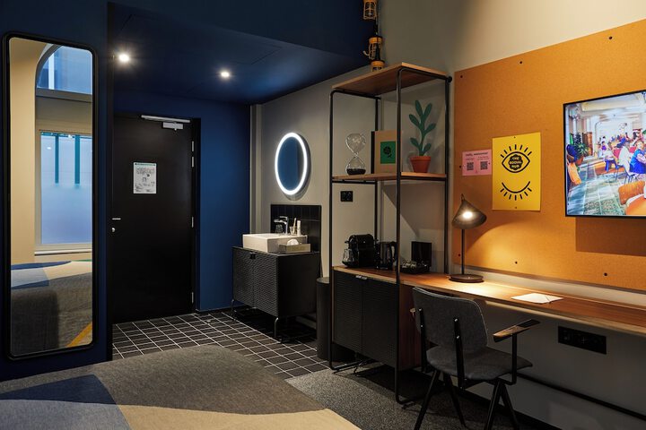 Room 11 of 123
