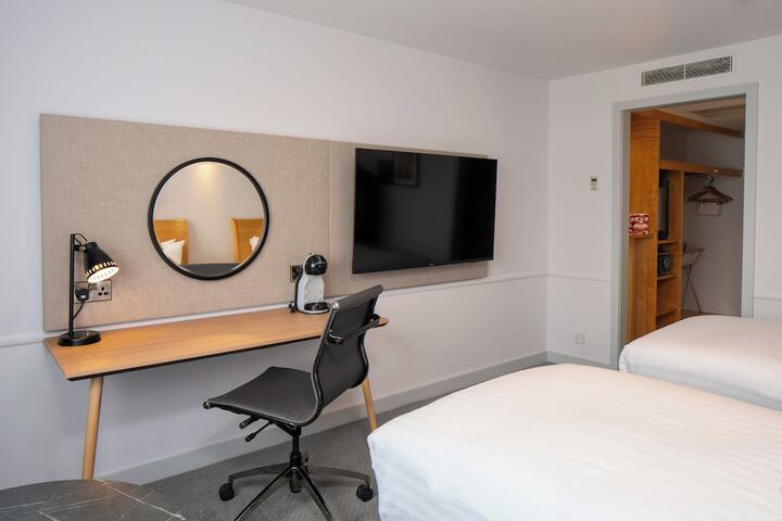 Room 31 of 194