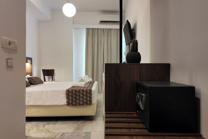 Room 8 of 33