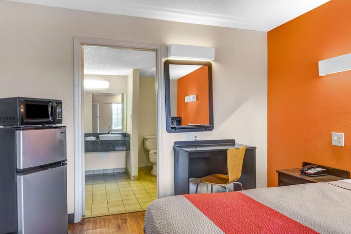 Room 14 of 28