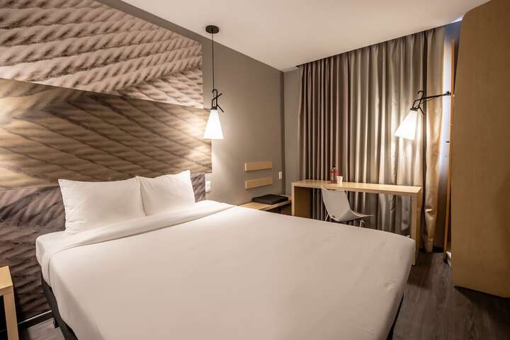Room 6 of 38