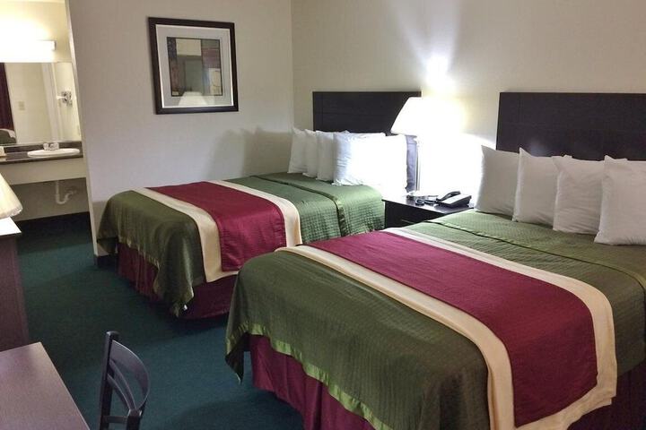 2 Double Beds (4 of 6)