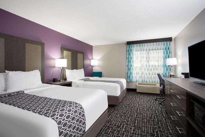Double Accessible King Size Bed (8 of 9)