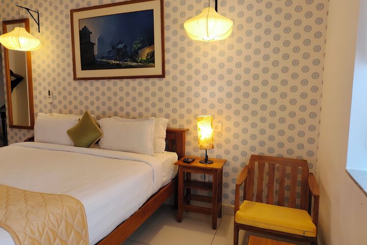 Room 13 of 85