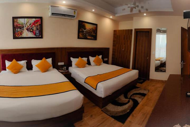 Room 12 of 28