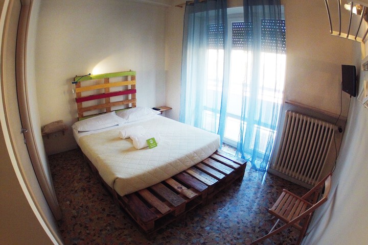 Room 9 of 23