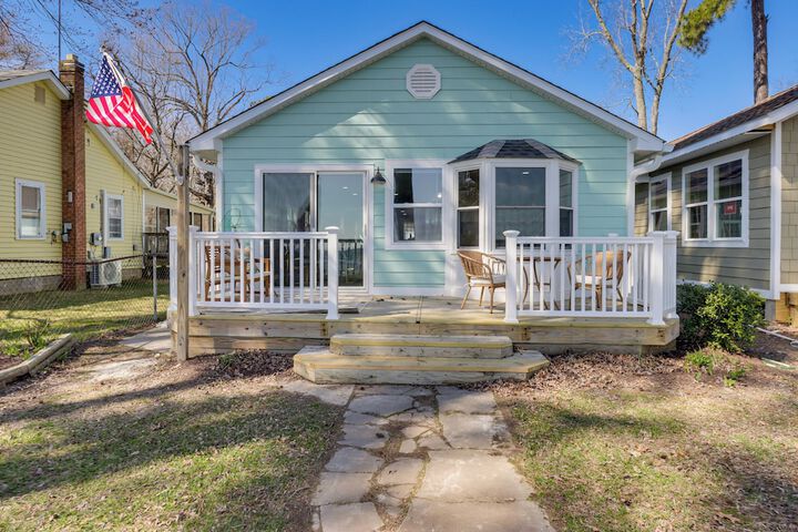 Bayfront Maryland Retreat w / Deck Near Beaches!