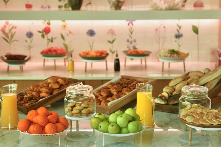 Breakfast/Coffee Service 52 of 119