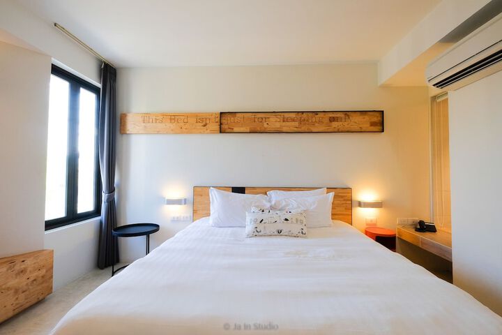 Room 20 of 99