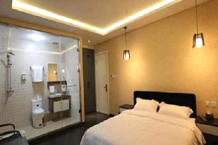 Room 10 of 15