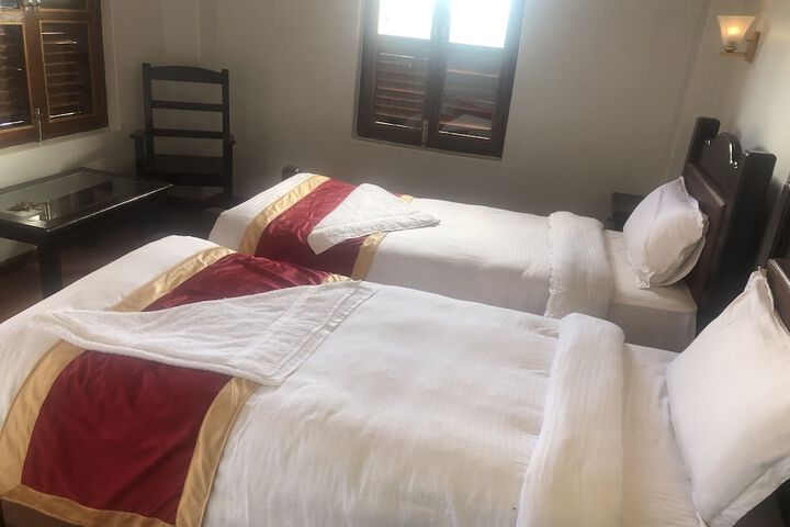 Room 2 of 28