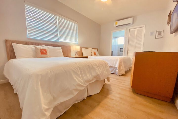 Room 12 of 27