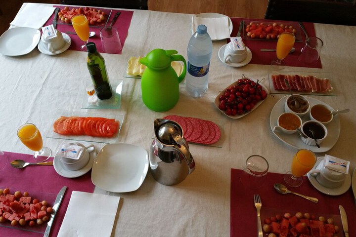 Dining 32 of 42