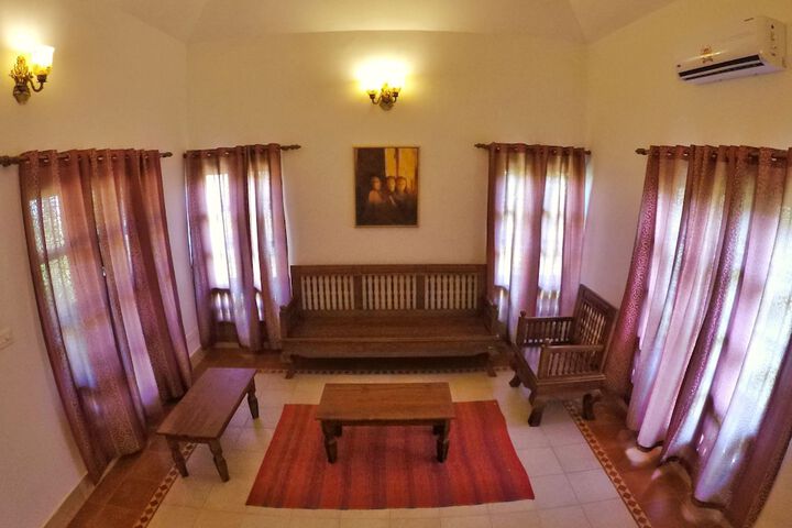 Room 6 of 13