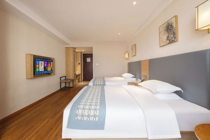 Room 8 of 14