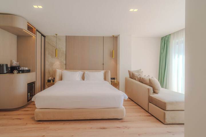 Room 10 of 109