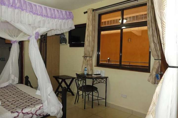 Room 9 of 40
