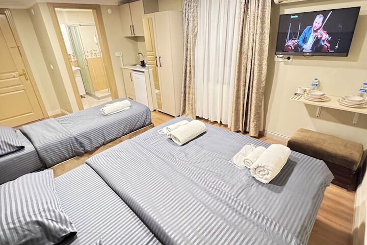 Room 14 of 90