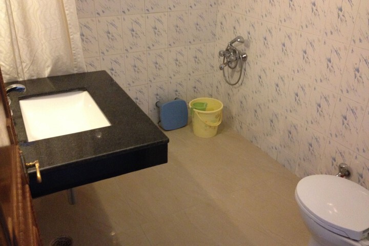 Room 16 of 33