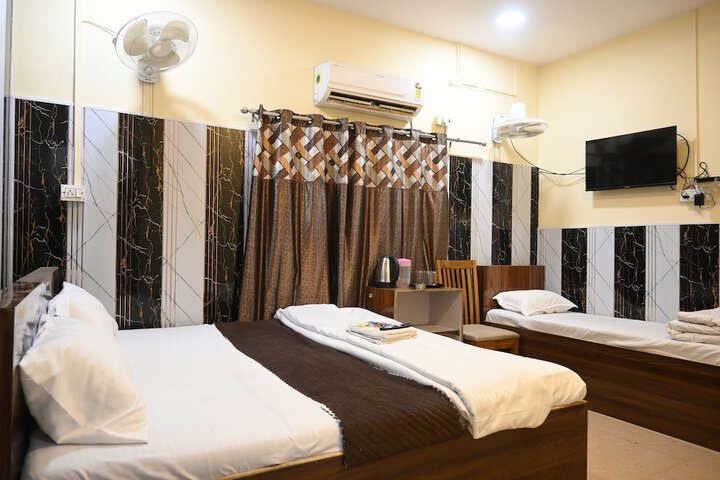 Room 6 of 25