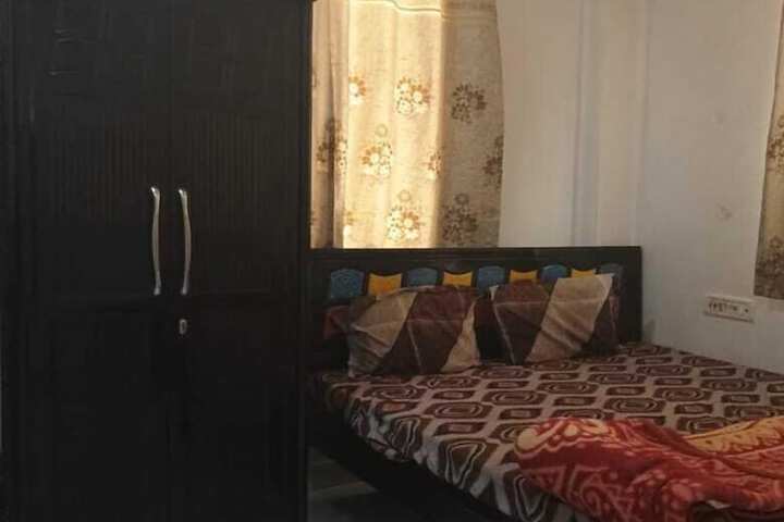 Room 25 of 37