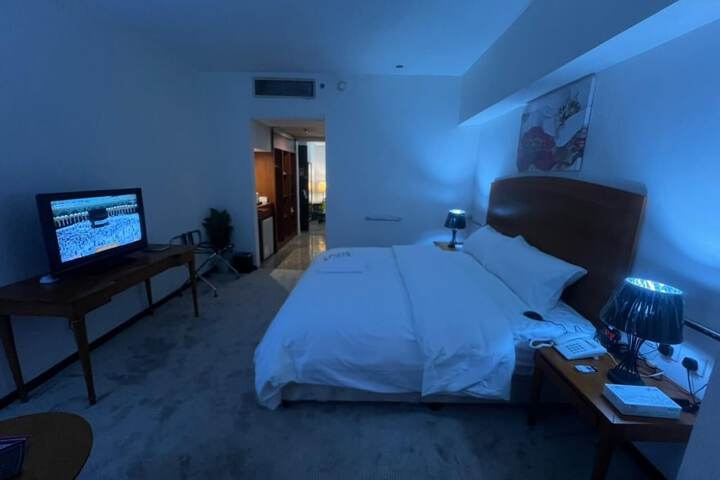 Room 6 of 9