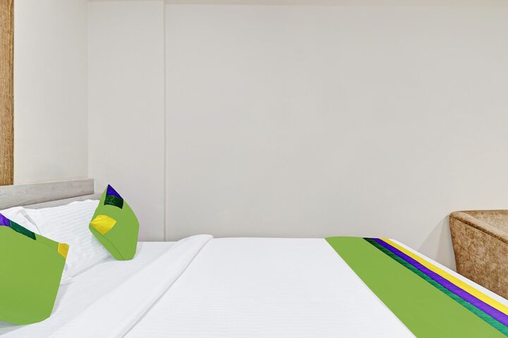 Room 9 of 39