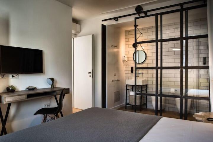 Room 14 of 53