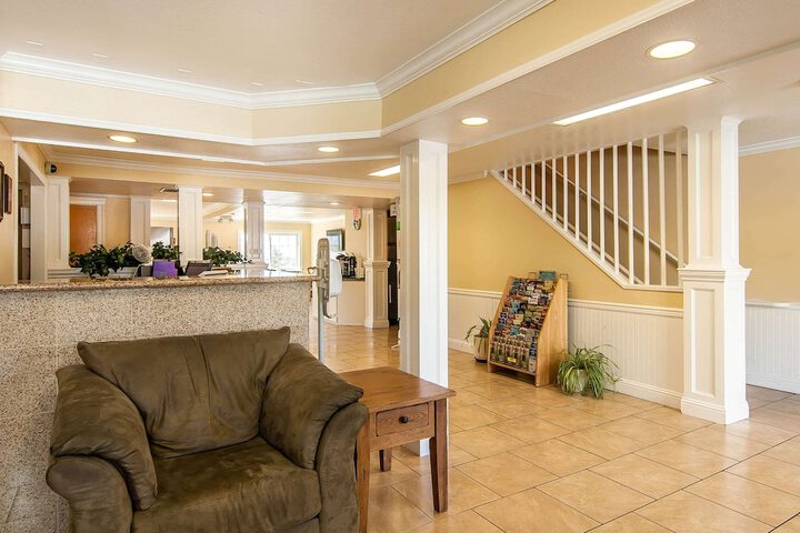 Entrance & Lobby