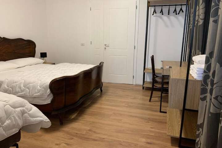 Room 17 of 37