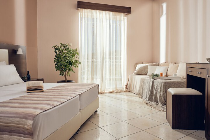 Room 9 of 34