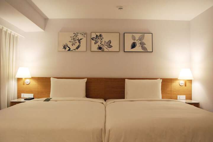 Room 6 of 38