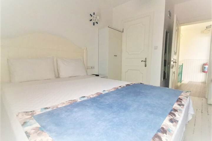 Room 6 of 6