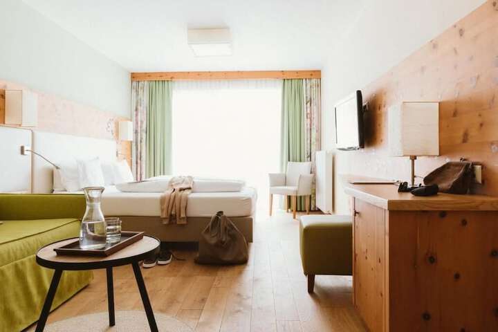 Room 13 of 35