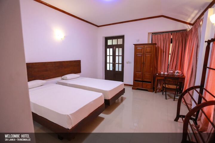 Room 5 of 27