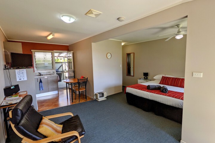 Room 3 of 32