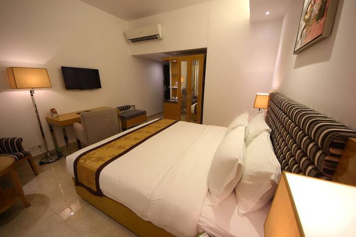 Hotel 3 of 100