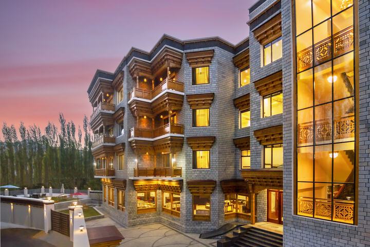 Hotel Gyalpo Residency - a Mountain View Luxury Hotel in Leh