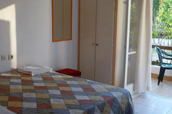 Room 5 of 11